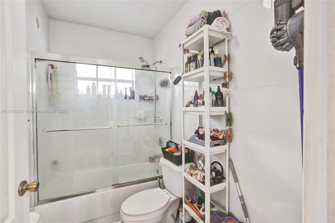 Недавно продано: $549,900 (3 спален, 2 ванн, 1562 Квадратных фут)