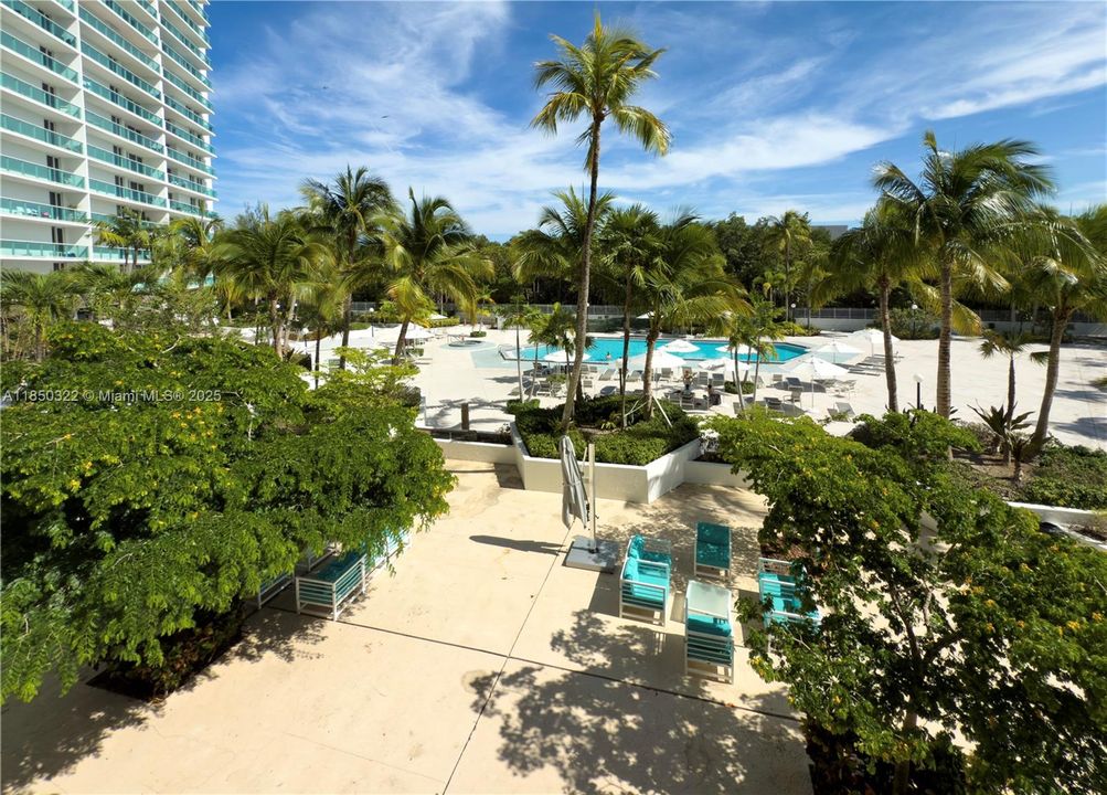 For Sale: $359,000 (2 beds, 2 baths, 1359 Square Feet)