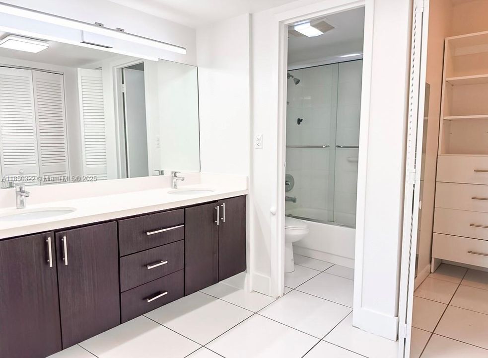 For Sale: $359,000 (2 beds, 2 baths, 1359 Square Feet)