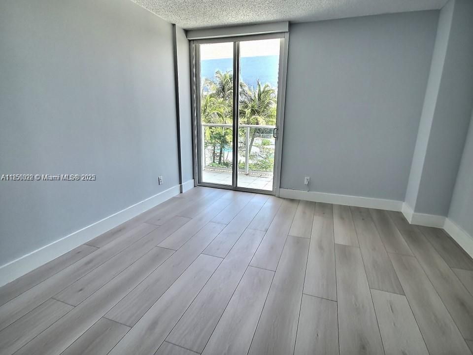 For Sale: $359,000 (2 beds, 2 baths, 1359 Square Feet)