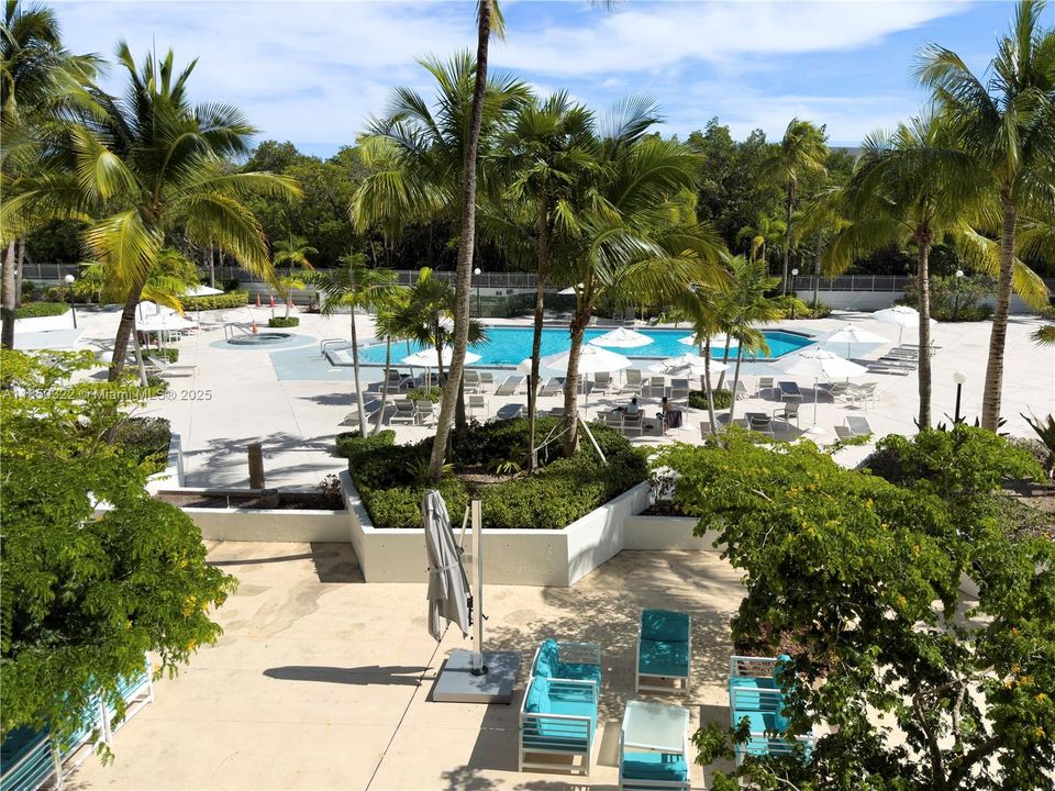 For Sale: $359,000 (2 beds, 2 baths, 1359 Square Feet)