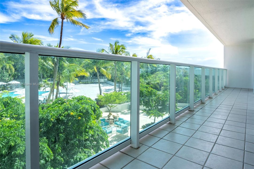 For Sale: $359,000 (2 beds, 2 baths, 1359 Square Feet)