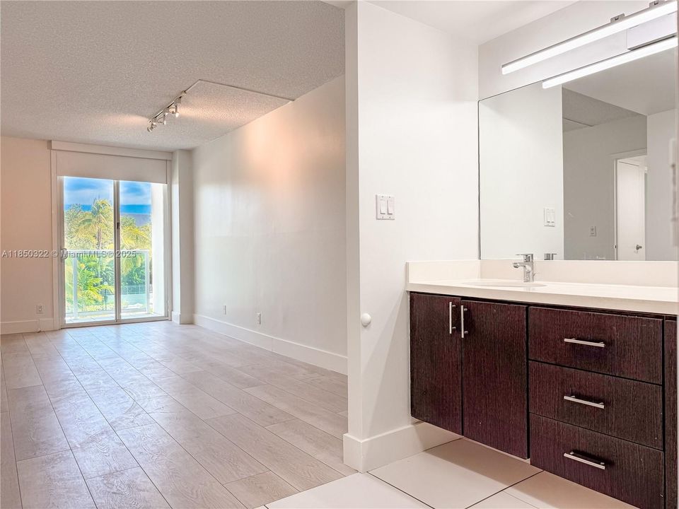 For Sale: $359,000 (2 beds, 2 baths, 1359 Square Feet)