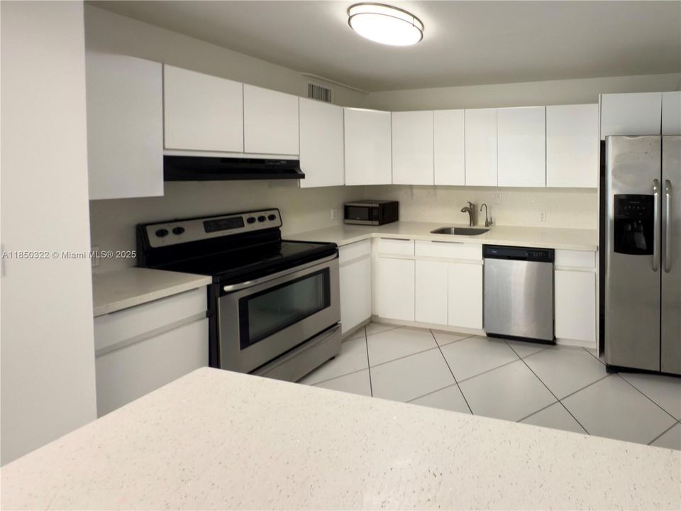 For Sale: $359,000 (2 beds, 2 baths, 1359 Square Feet)