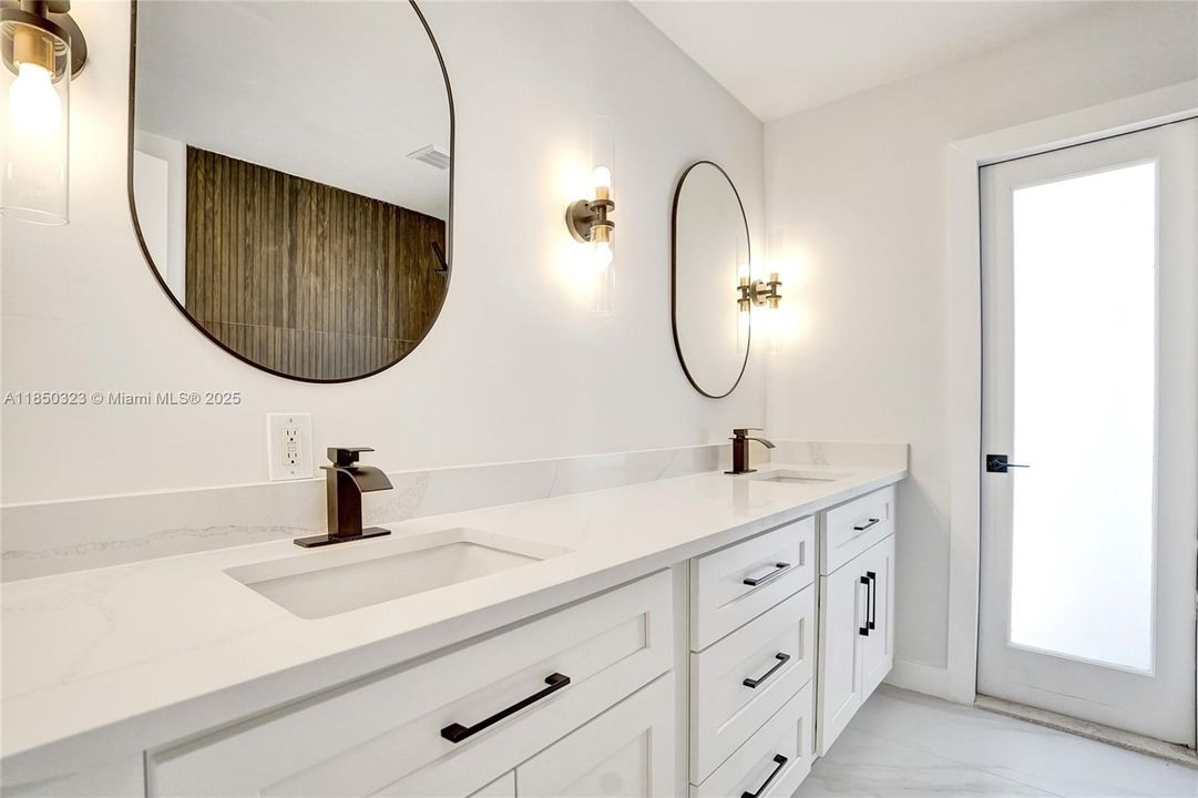 Недавно продано: $720,000 (5 спален, 2 ванн, 2103 Квадратных фут)