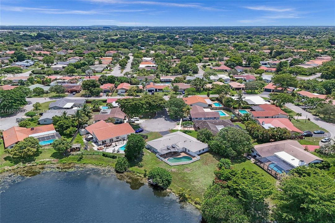 Недавно продано: $720,000 (5 спален, 2 ванн, 2103 Квадратных фут)