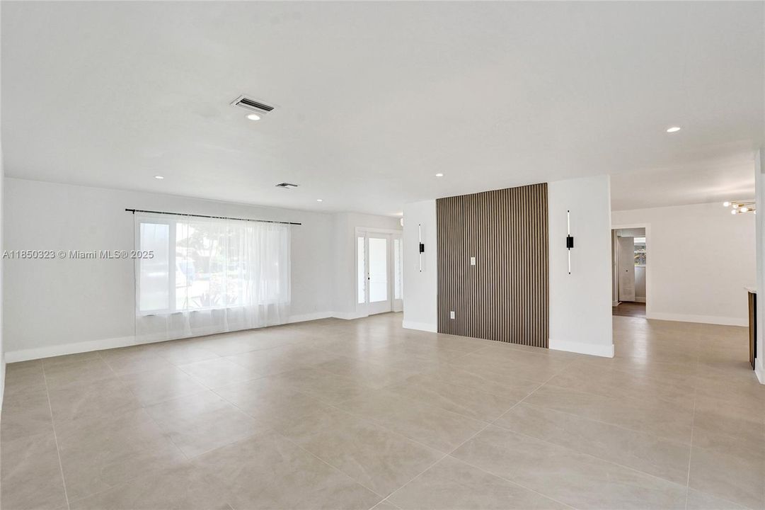 Недавно продано: $720,000 (5 спален, 2 ванн, 2103 Квадратных фут)