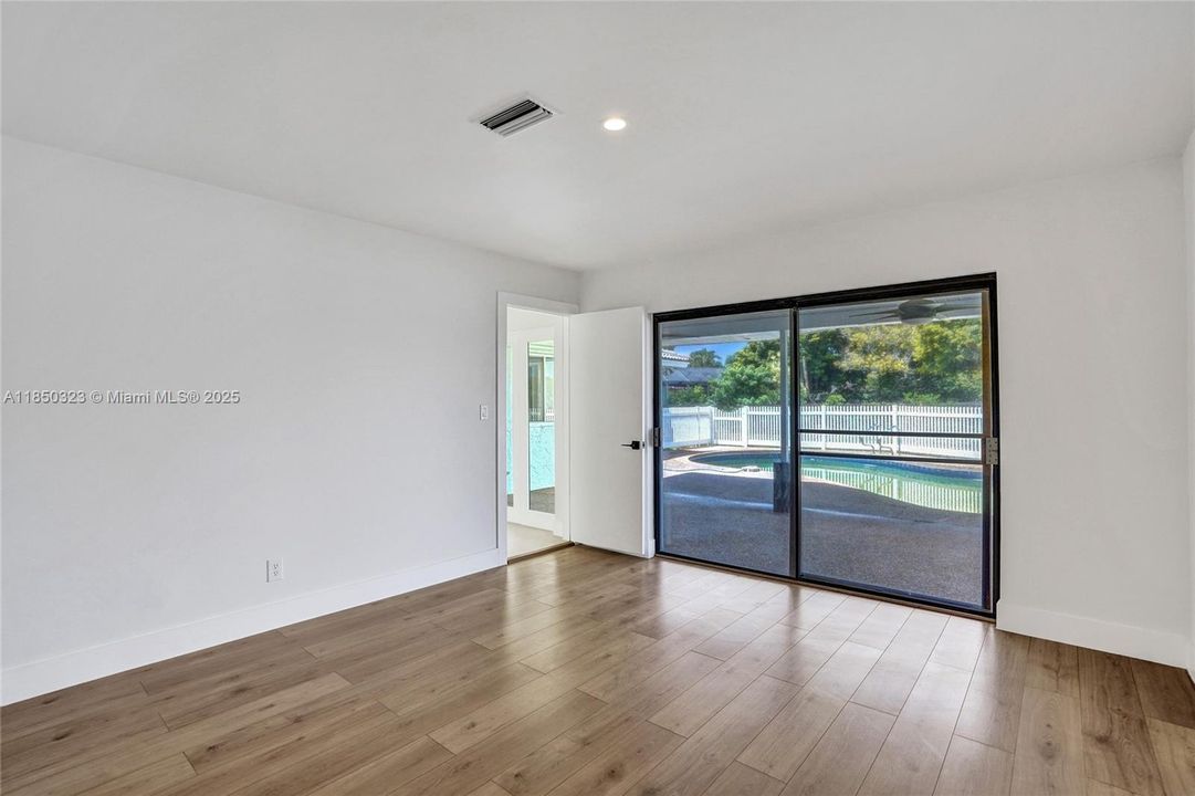 Недавно продано: $720,000 (5 спален, 2 ванн, 2103 Квадратных фут)