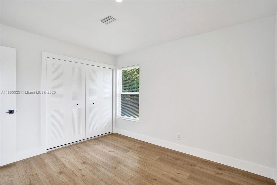 Недавно продано: $720,000 (5 спален, 2 ванн, 2103 Квадратных фут)