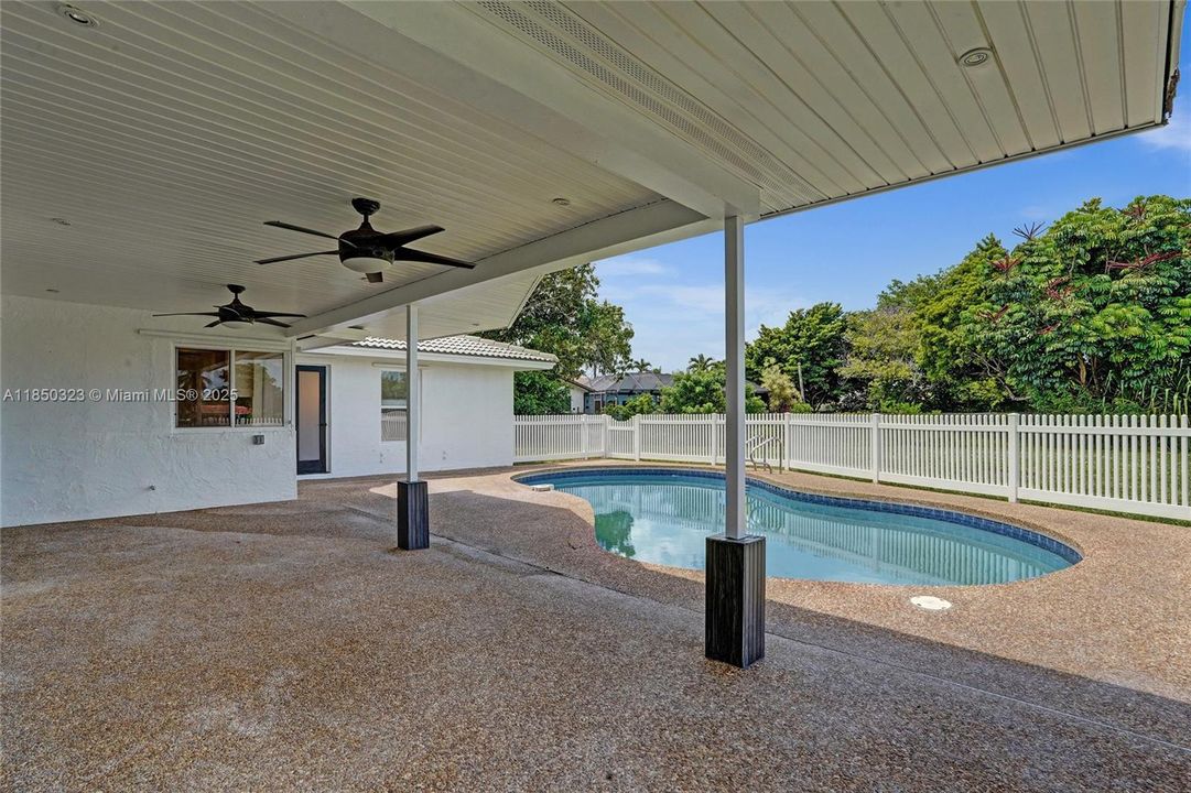 Недавно продано: $720,000 (5 спален, 2 ванн, 2103 Квадратных фут)