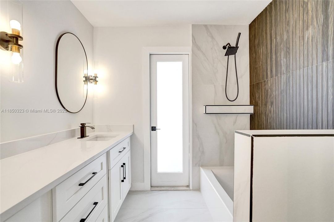 Недавно продано: $720,000 (5 спален, 2 ванн, 2103 Квадратных фут)