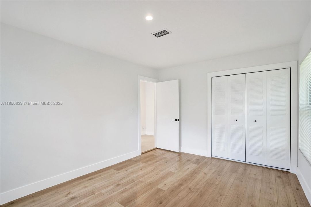 Недавно продано: $720,000 (5 спален, 2 ванн, 2103 Квадратных фут)