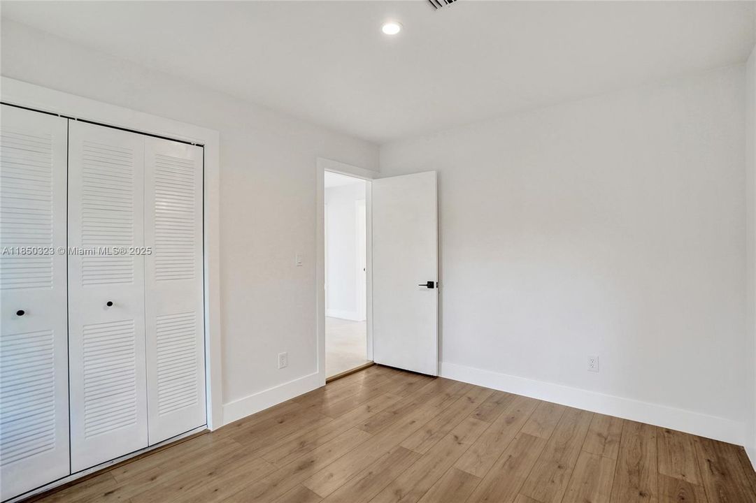 Недавно продано: $720,000 (5 спален, 2 ванн, 2103 Квадратных фут)