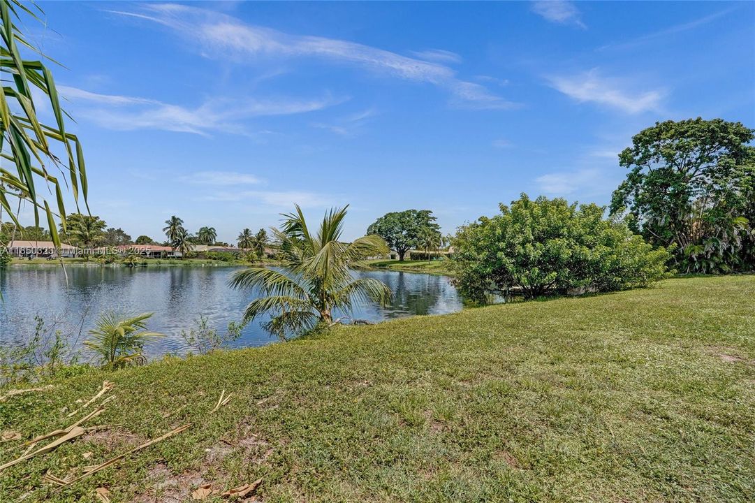 Недавно продано: $720,000 (5 спален, 2 ванн, 2103 Квадратных фут)