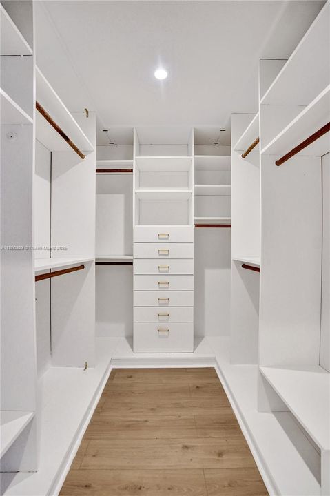 Недавно продано: $720,000 (5 спален, 2 ванн, 2103 Квадратных фут)