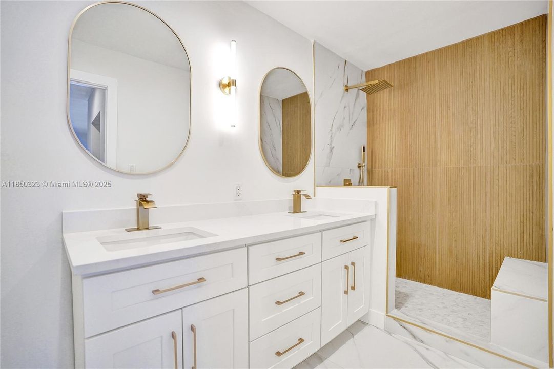 Недавно продано: $720,000 (5 спален, 2 ванн, 2103 Квадратных фут)