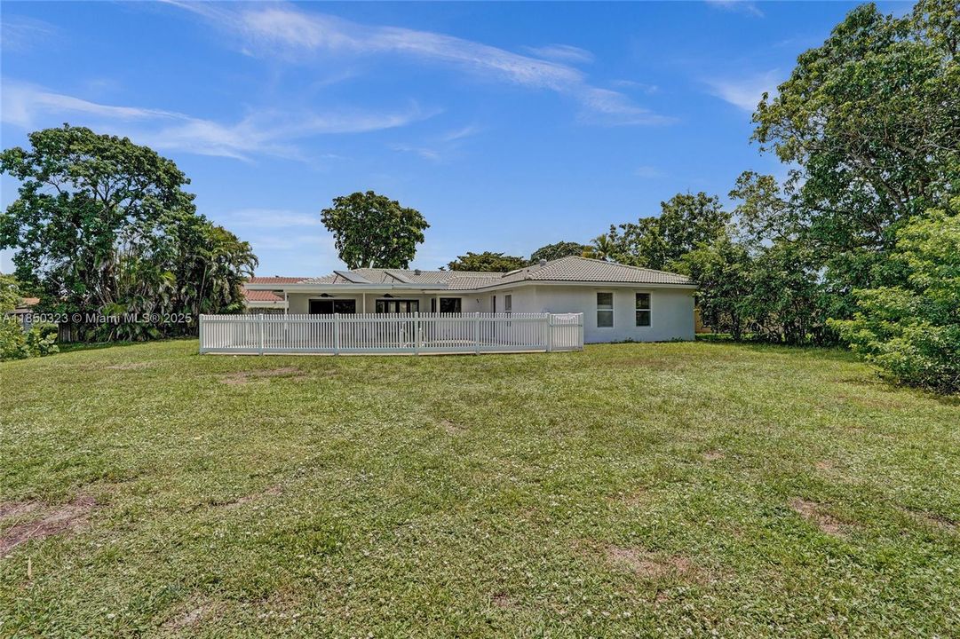 Недавно продано: $720,000 (5 спален, 2 ванн, 2103 Квадратных фут)