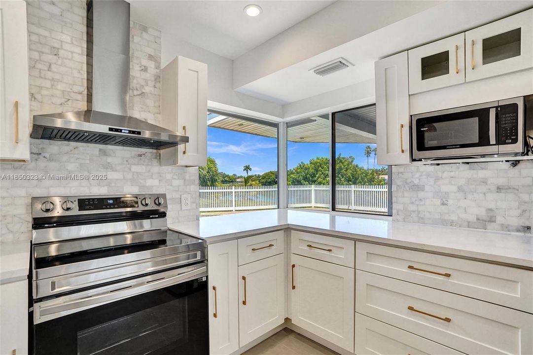 Недавно продано: $720,000 (5 спален, 2 ванн, 2103 Квадратных фут)