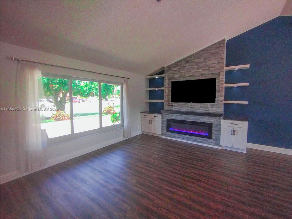 Recently Rented: $4,985 (4 beds, 2 baths, 3489 Square Feet)