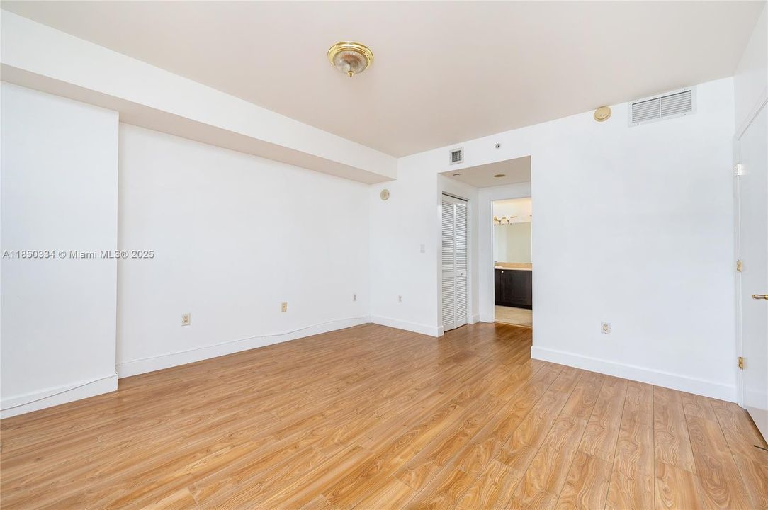 For Sale: $625,000 (2 beds, 2 baths, 1066 Square Feet)