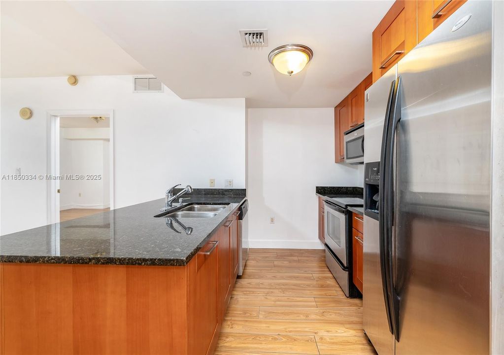 For Sale: $625,000 (2 beds, 2 baths, 1066 Square Feet)