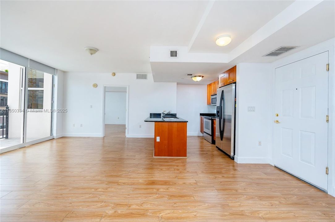 For Sale: $625,000 (2 beds, 2 baths, 1066 Square Feet)