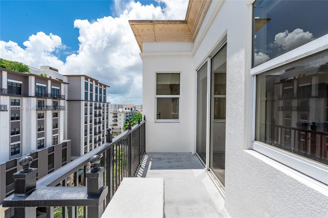 For Sale: $625,000 (2 beds, 2 baths, 1066 Square Feet)