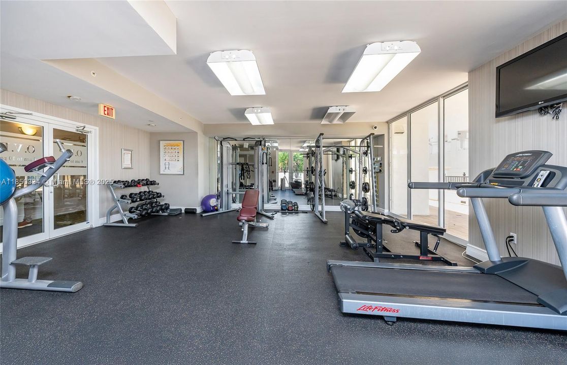 For Sale: $625,000 (2 beds, 2 baths, 1066 Square Feet)