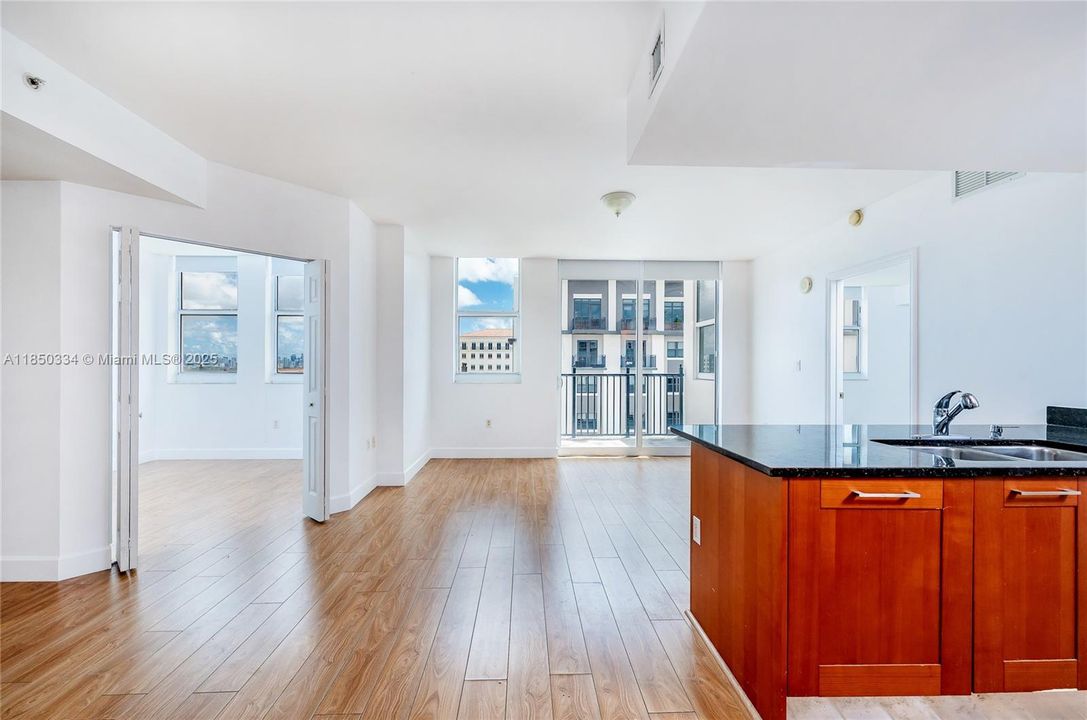 For Sale: $625,000 (2 beds, 2 baths, 1066 Square Feet)