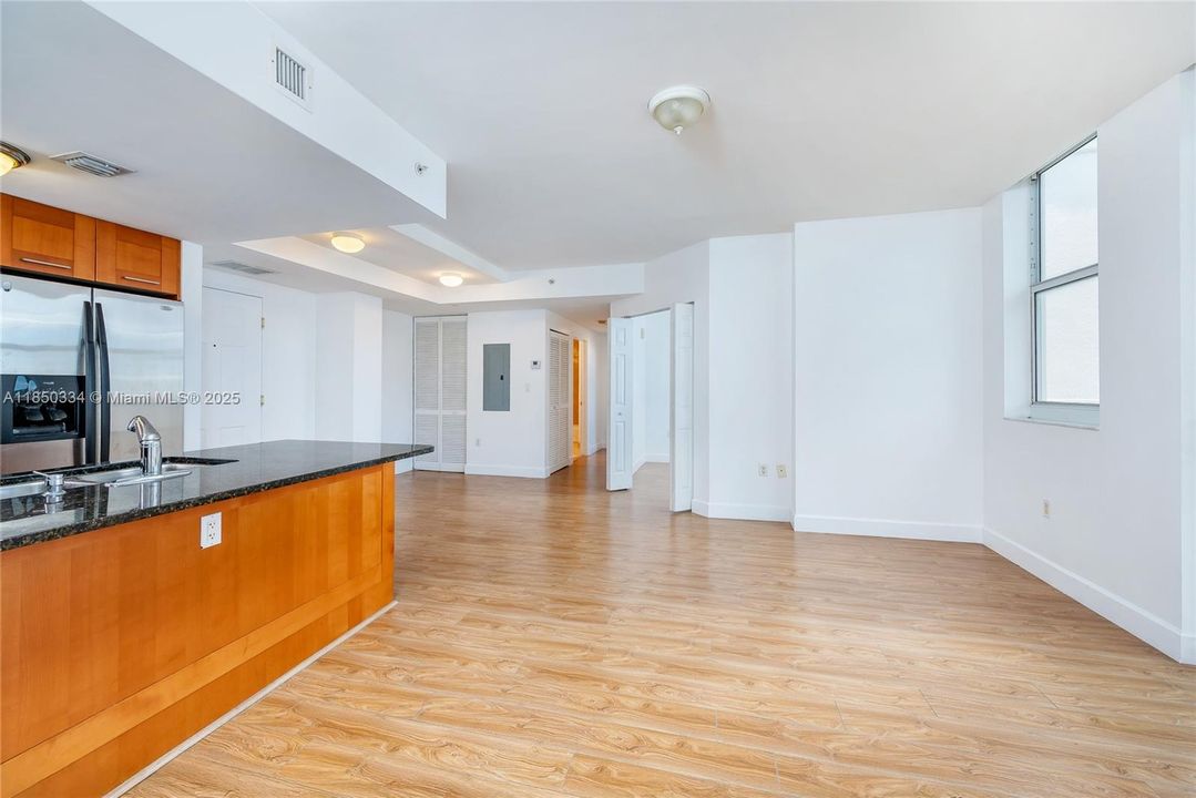 For Sale: $625,000 (2 beds, 2 baths, 1066 Square Feet)