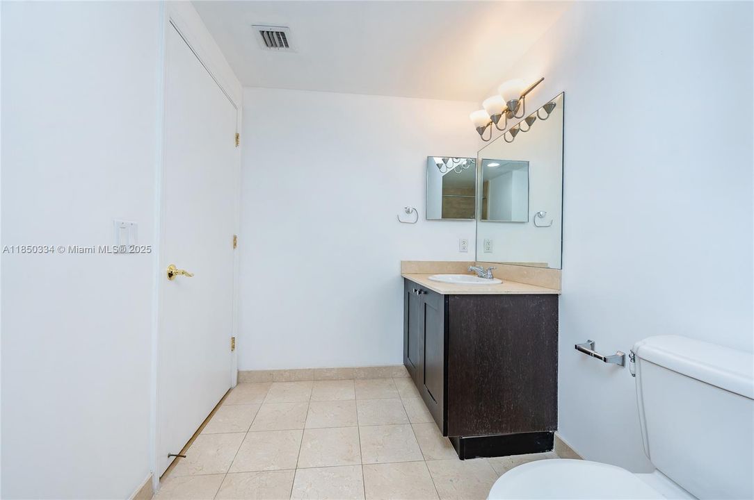 For Sale: $625,000 (2 beds, 2 baths, 1066 Square Feet)