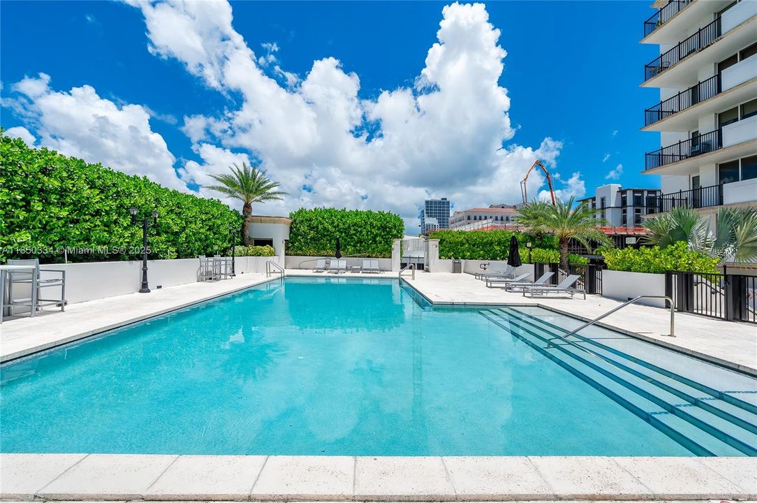 For Sale: $625,000 (2 beds, 2 baths, 1066 Square Feet)