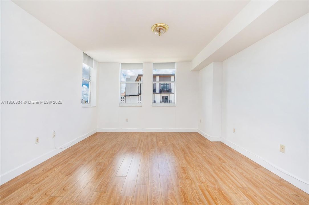 For Sale: $625,000 (2 beds, 2 baths, 1066 Square Feet)