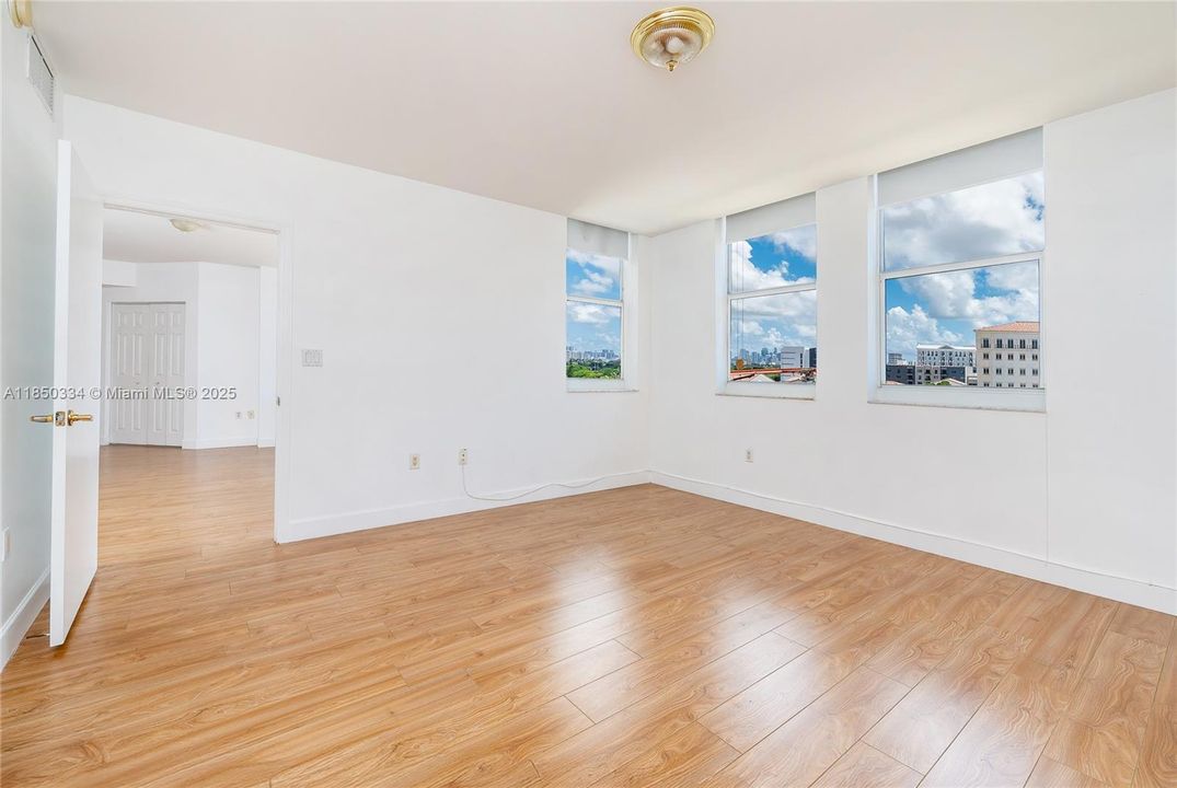 For Sale: $625,000 (2 beds, 2 baths, 1066 Square Feet)