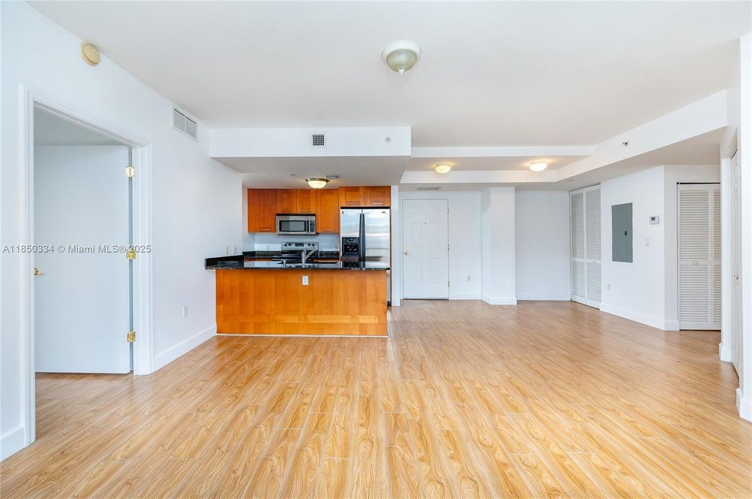 For Sale: $625,000 (2 beds, 2 baths, 1066 Square Feet)