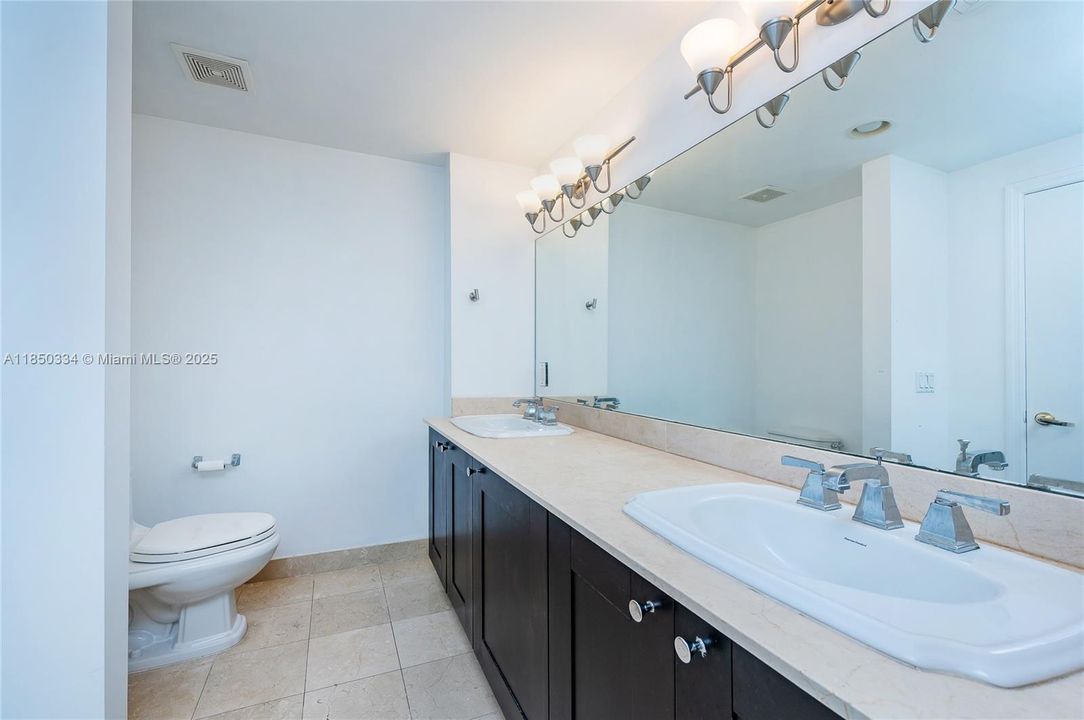 For Sale: $625,000 (2 beds, 2 baths, 1066 Square Feet)