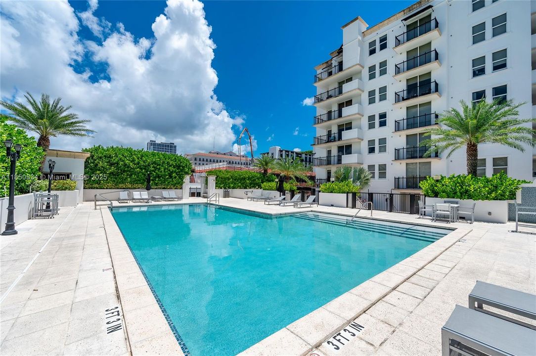 For Sale: $625,000 (2 beds, 2 baths, 1066 Square Feet)