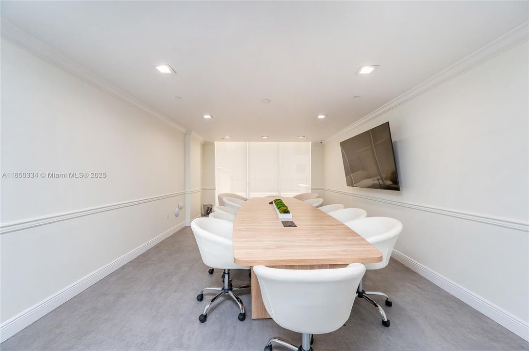 For Sale: $625,000 (2 beds, 2 baths, 1066 Square Feet)