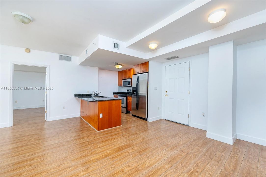 For Sale: $625,000 (2 beds, 2 baths, 1066 Square Feet)