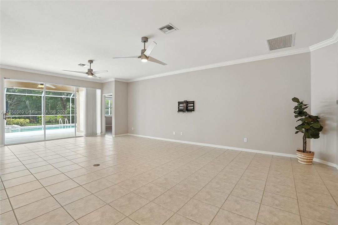 For Sale: $639,000 (3 beds, 2 baths, 2052 Square Feet)