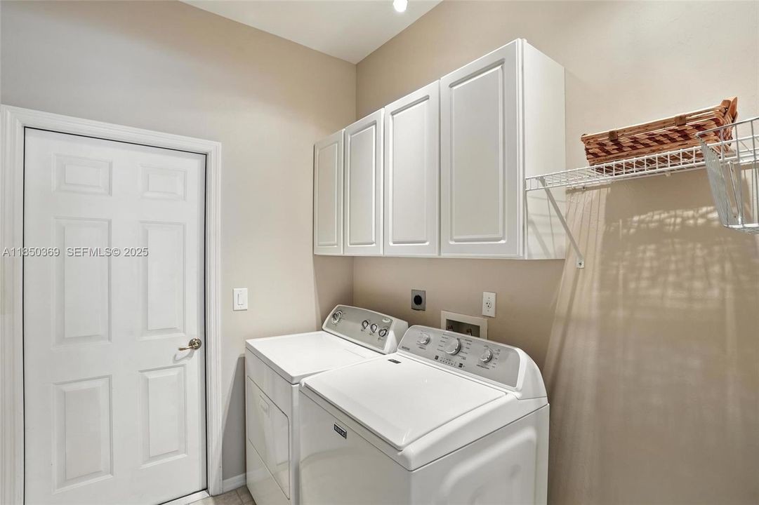 For Sale: $639,000 (3 beds, 2 baths, 2052 Square Feet)