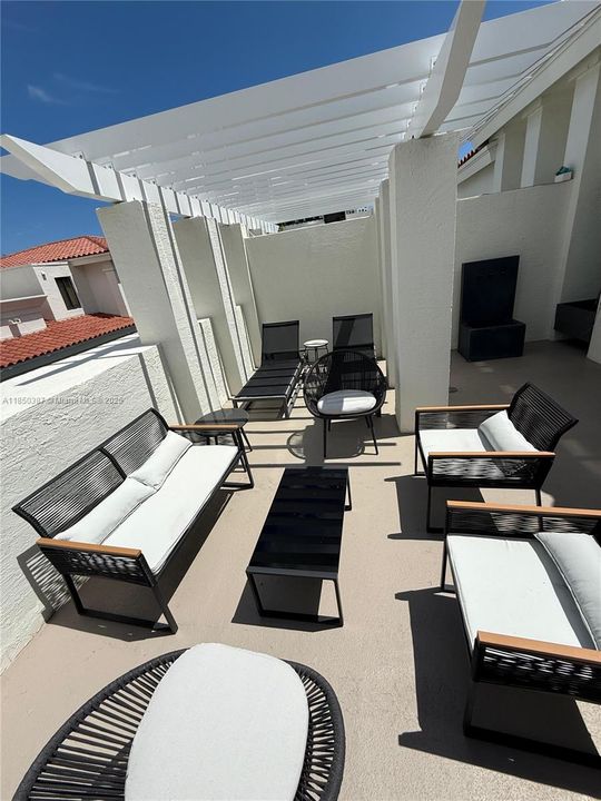 En Venta: $1,849,000 (5 camas, 4 baños, 2675 Pies cuadrados)