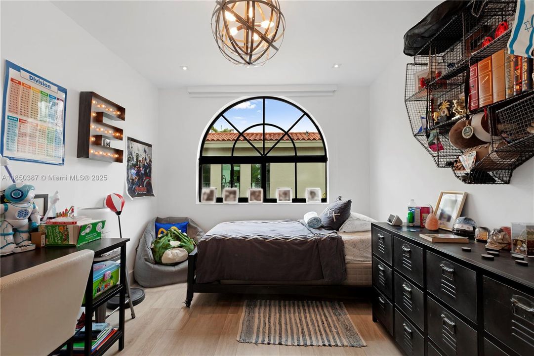 En Venta: $1,849,000 (5 camas, 4 baños, 2675 Pies cuadrados)