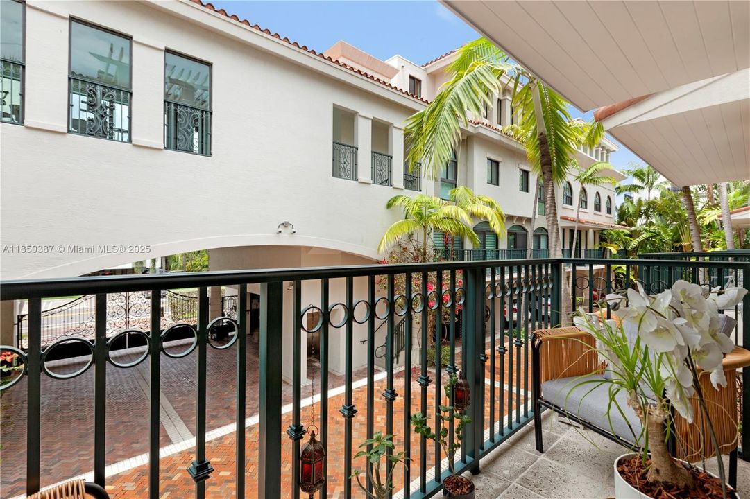 En Venta: $1,849,000 (5 camas, 4 baños, 2675 Pies cuadrados)