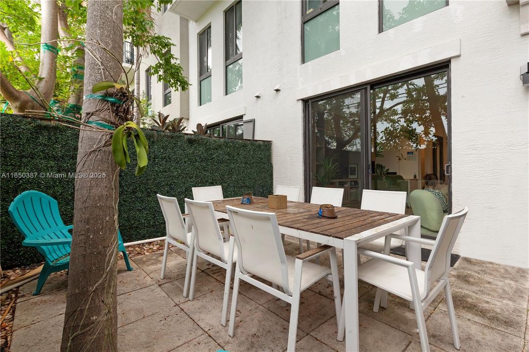 En Venta: $1,849,000 (5 camas, 4 baños, 2675 Pies cuadrados)