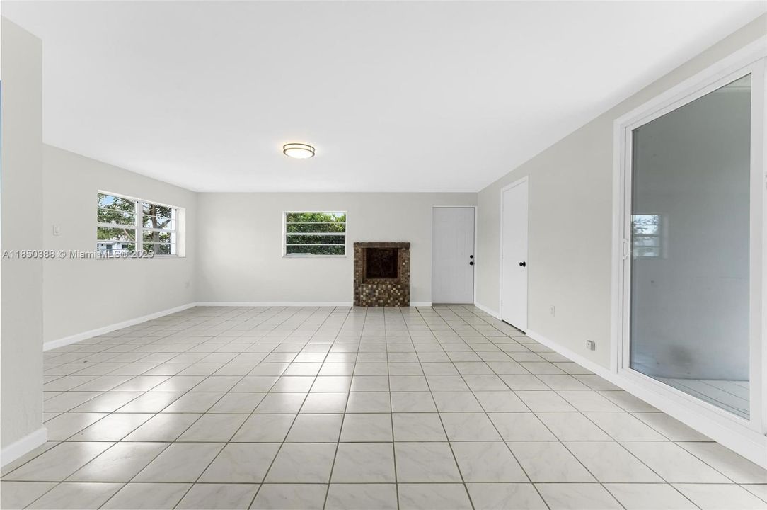 Недавно продано: $525,000 (3 спален, 1 ванн, 1376 Квадратных фут)