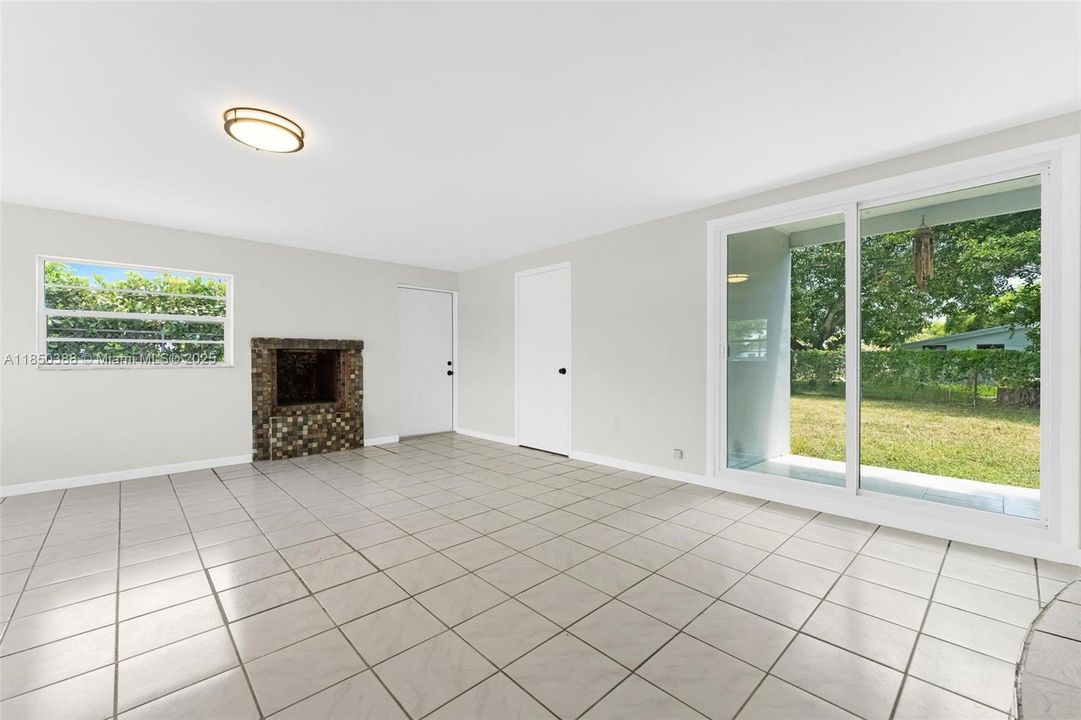 Недавно продано: $525,000 (3 спален, 1 ванн, 1376 Квадратных фут)