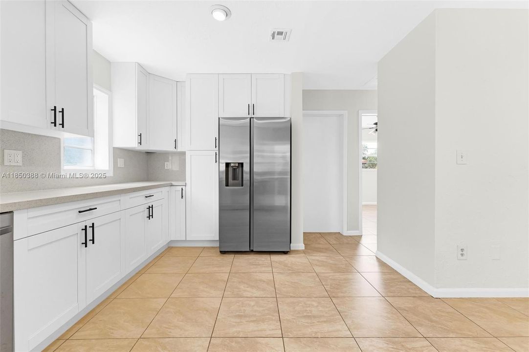 Недавно продано: $525,000 (3 спален, 1 ванн, 1376 Квадратных фут)