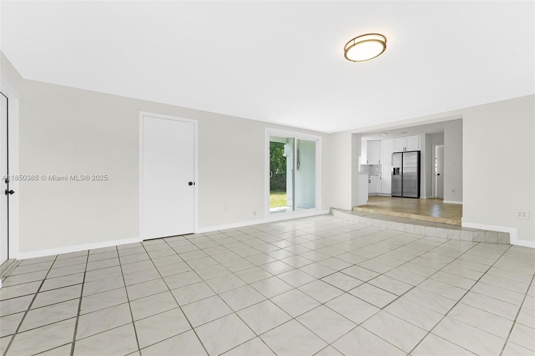 Недавно продано: $525,000 (3 спален, 1 ванн, 1376 Квадратных фут)