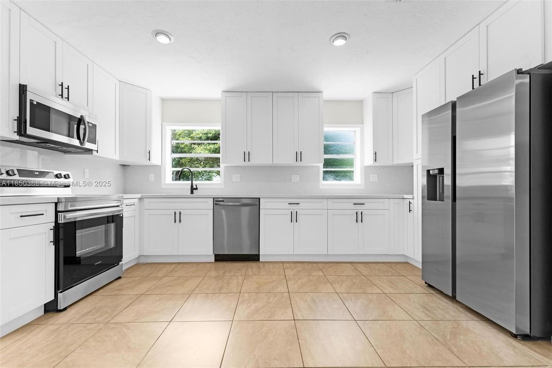 Недавно продано: $525,000 (3 спален, 1 ванн, 1376 Квадратных фут)